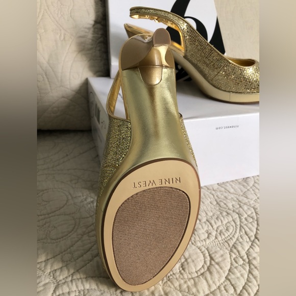Nine West, 3” Heels, size 7 - Gold - Picture 2 of 5